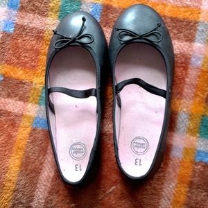 Girl's black dress shoes